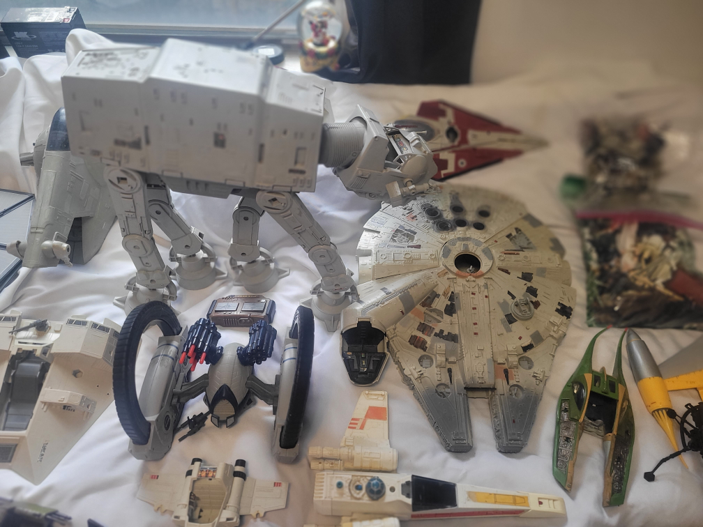 star wars memorabilia  ships,figures  ecy lots of stuff image indicator(3)