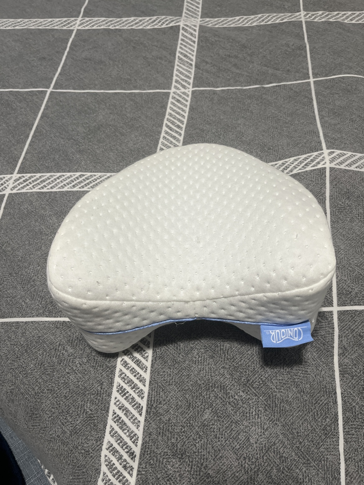 Contour leg pillow 🥕 thumbnail