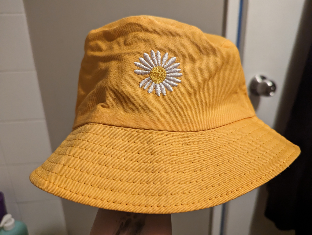 Reversible daisy bucket hat - photo 2