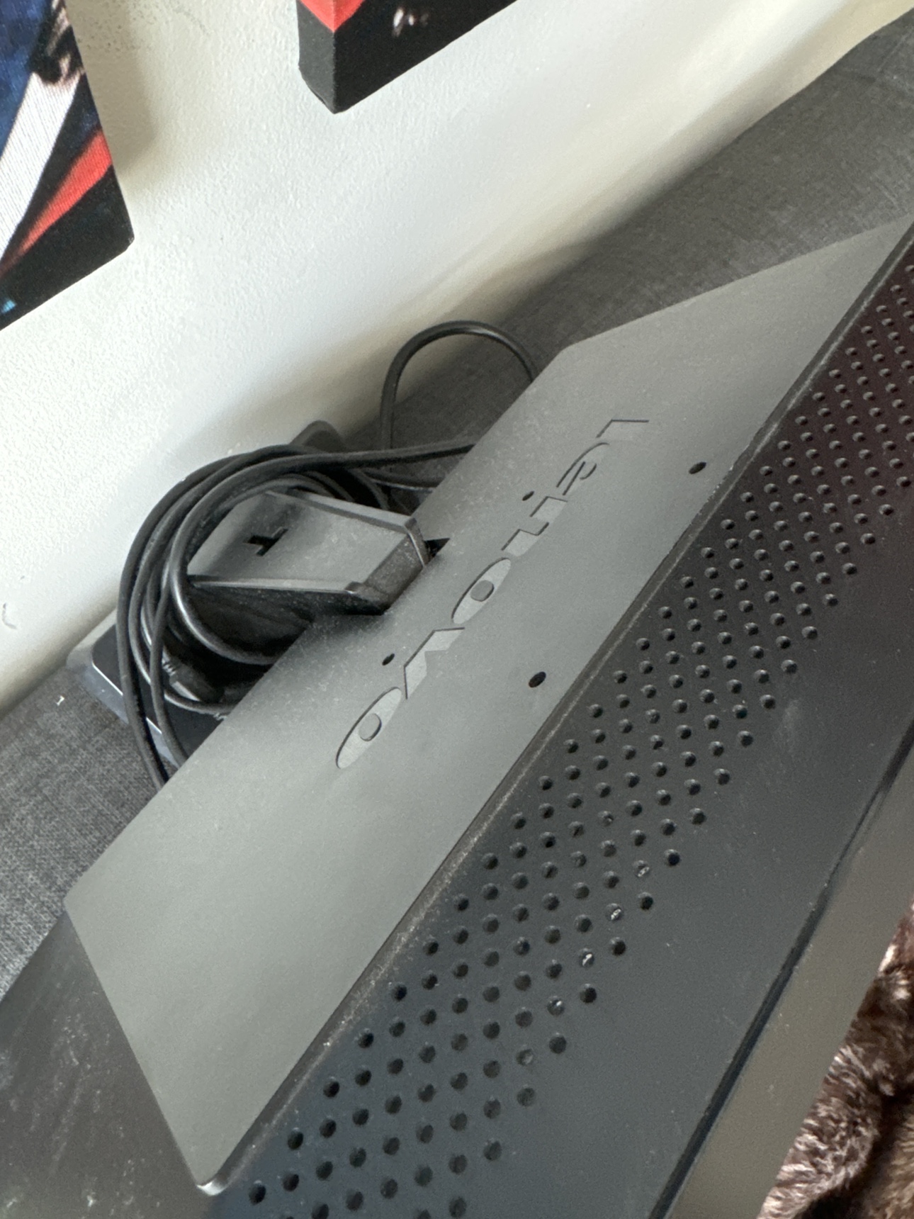 Lenovo monitor with VGA connection image indicator(2)