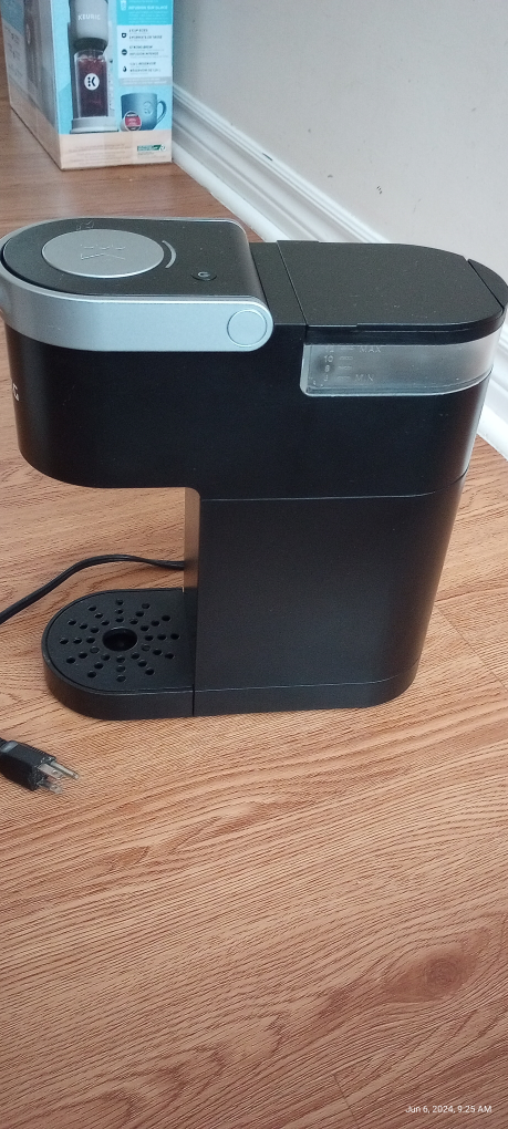 KEURIG coffee maker - photo 4
