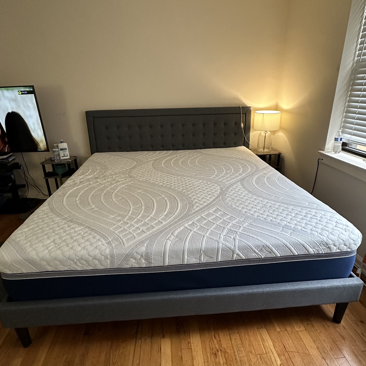 King size bed without the mattress - photo 2