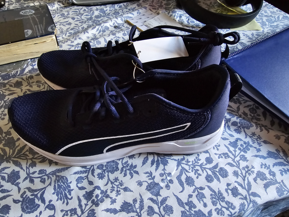 New PUMA mens shoes size 10