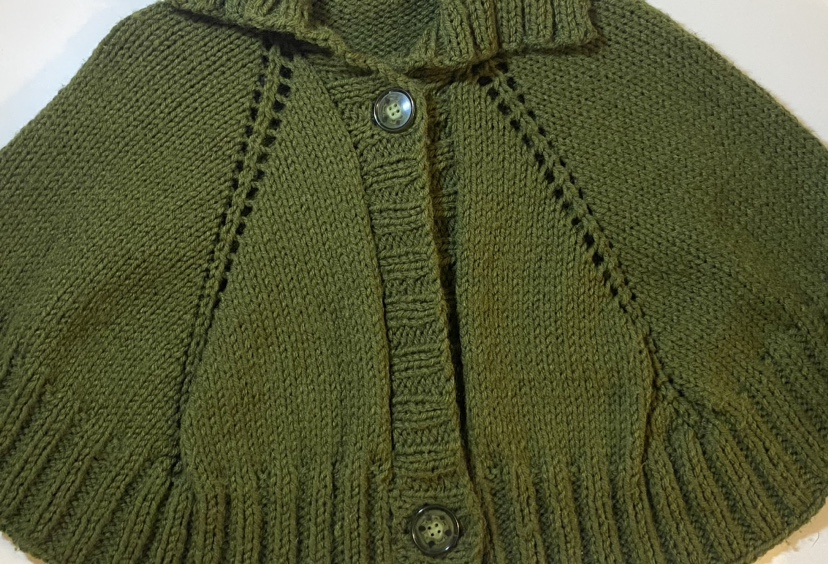 🌱Cozy green knit cape shawl for fall and winter image indicator(3)