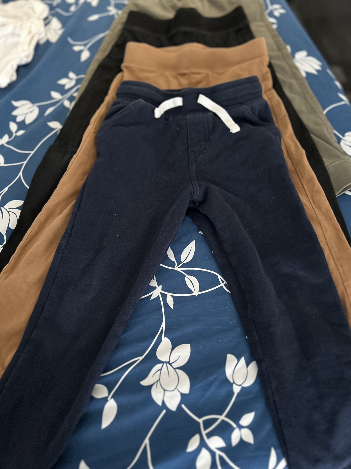 4 pairs of 5T toddler joggers thumbnail