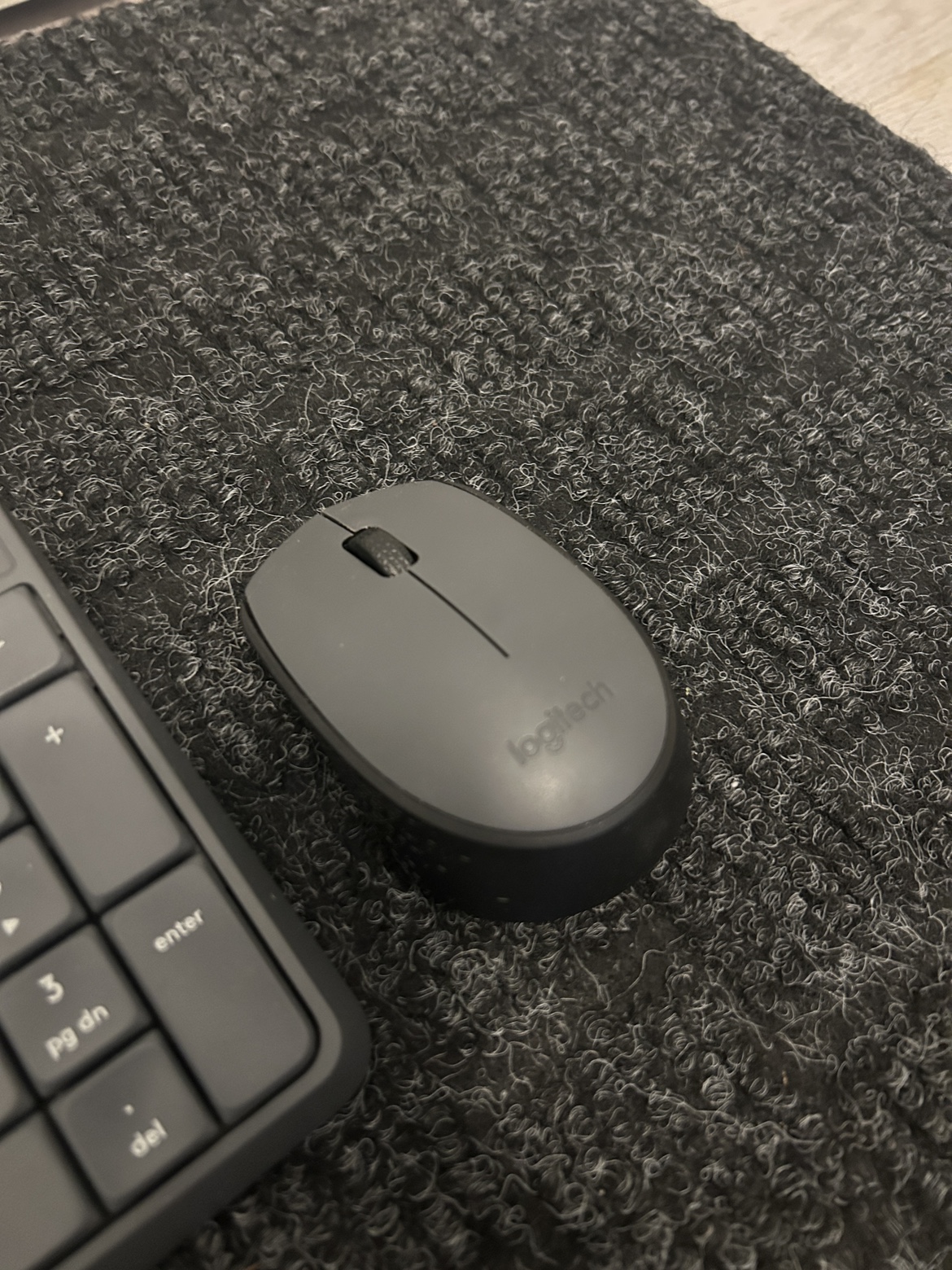 Wireless Keyboard and Mouse - photo 2