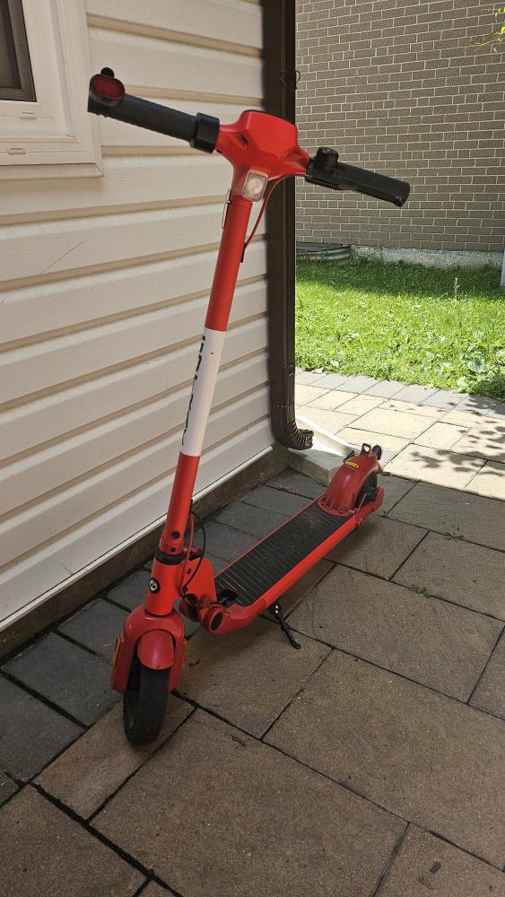 Gotrax E-Scooter - photo 2