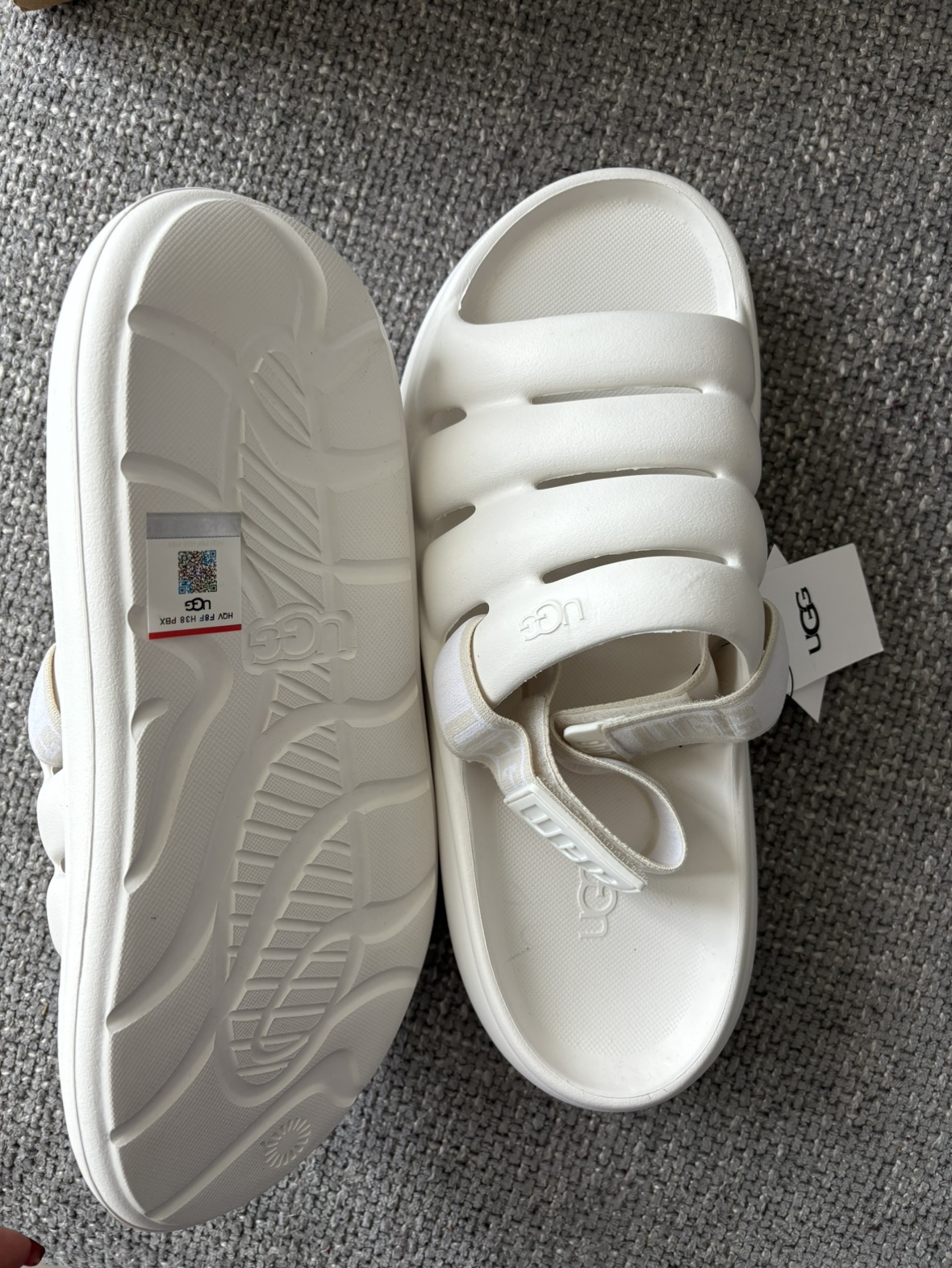 Ugg s sandals 9 brand new ! thumbnail