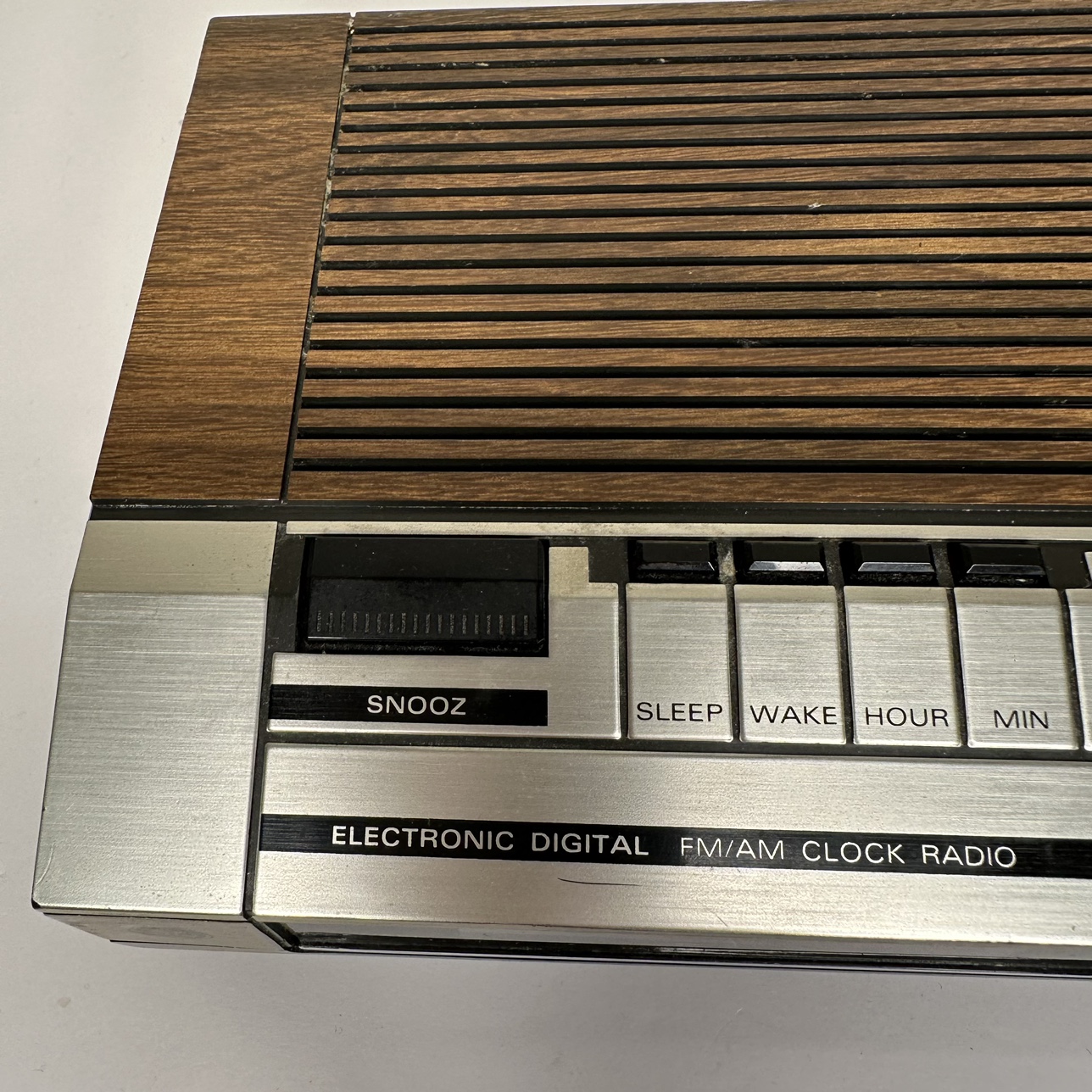 Vintage GE Digital LED AM/FM Clock Radio - photo 2