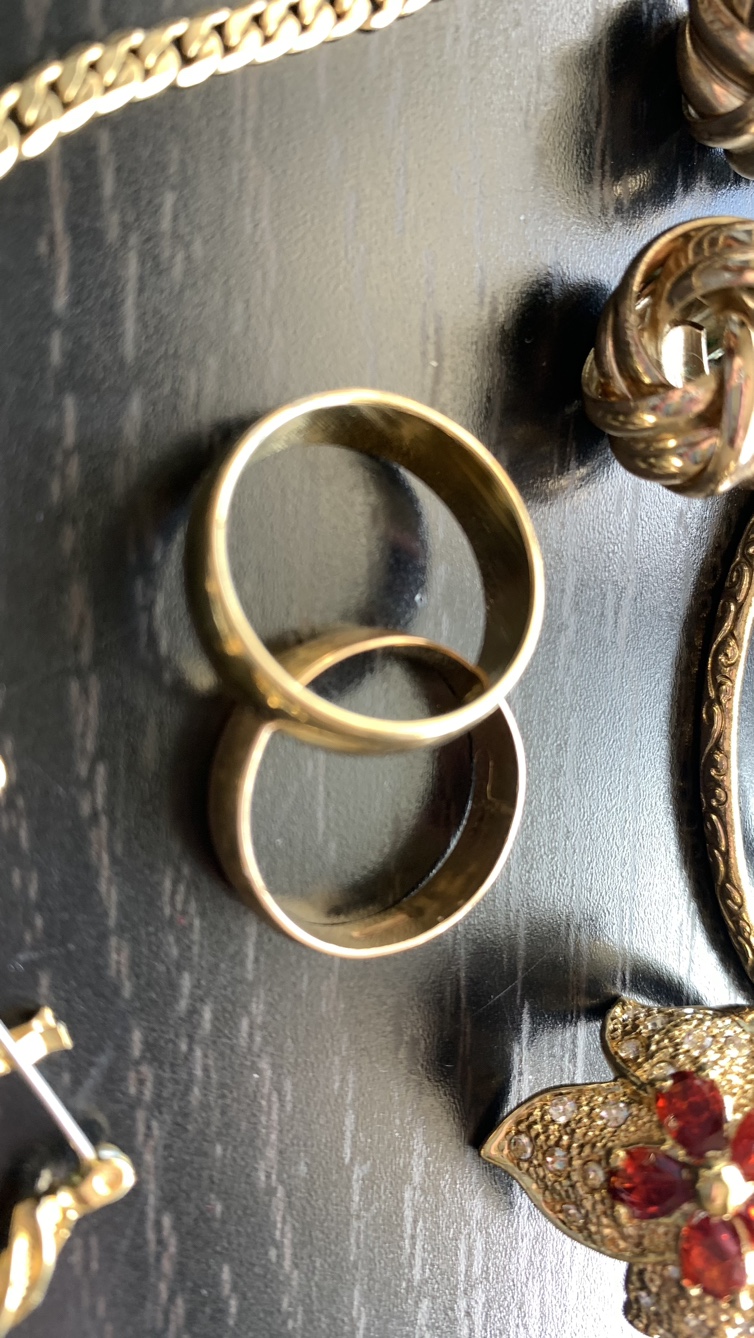 Various golden accessories - photo 4