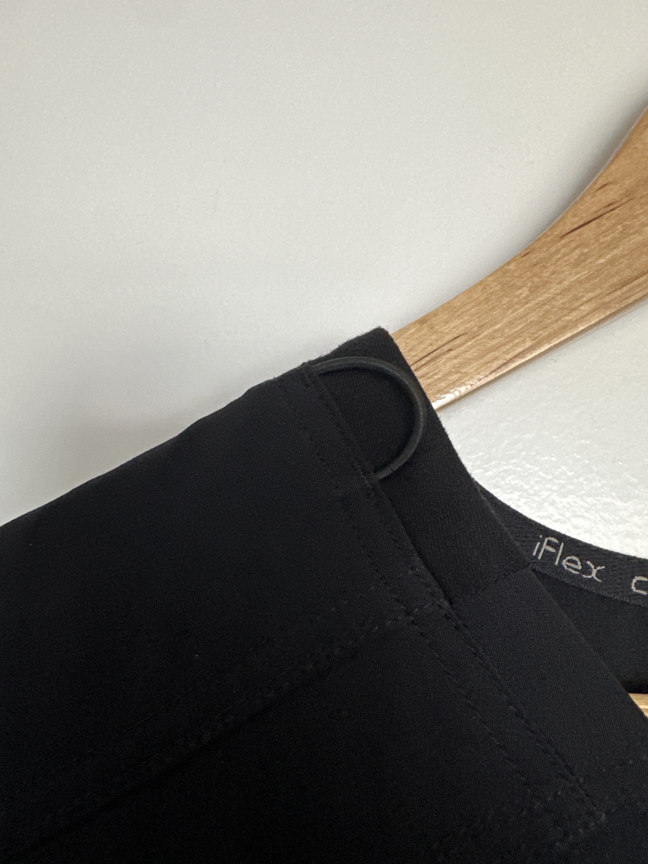 Black scrub shirt - photo 3
