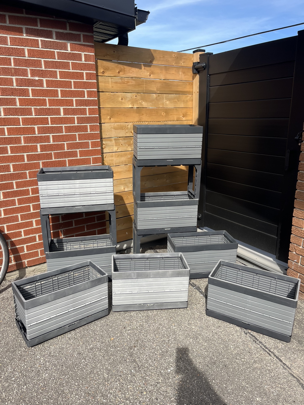 Modular plastic  planters: eight containers, six legs thumbnail