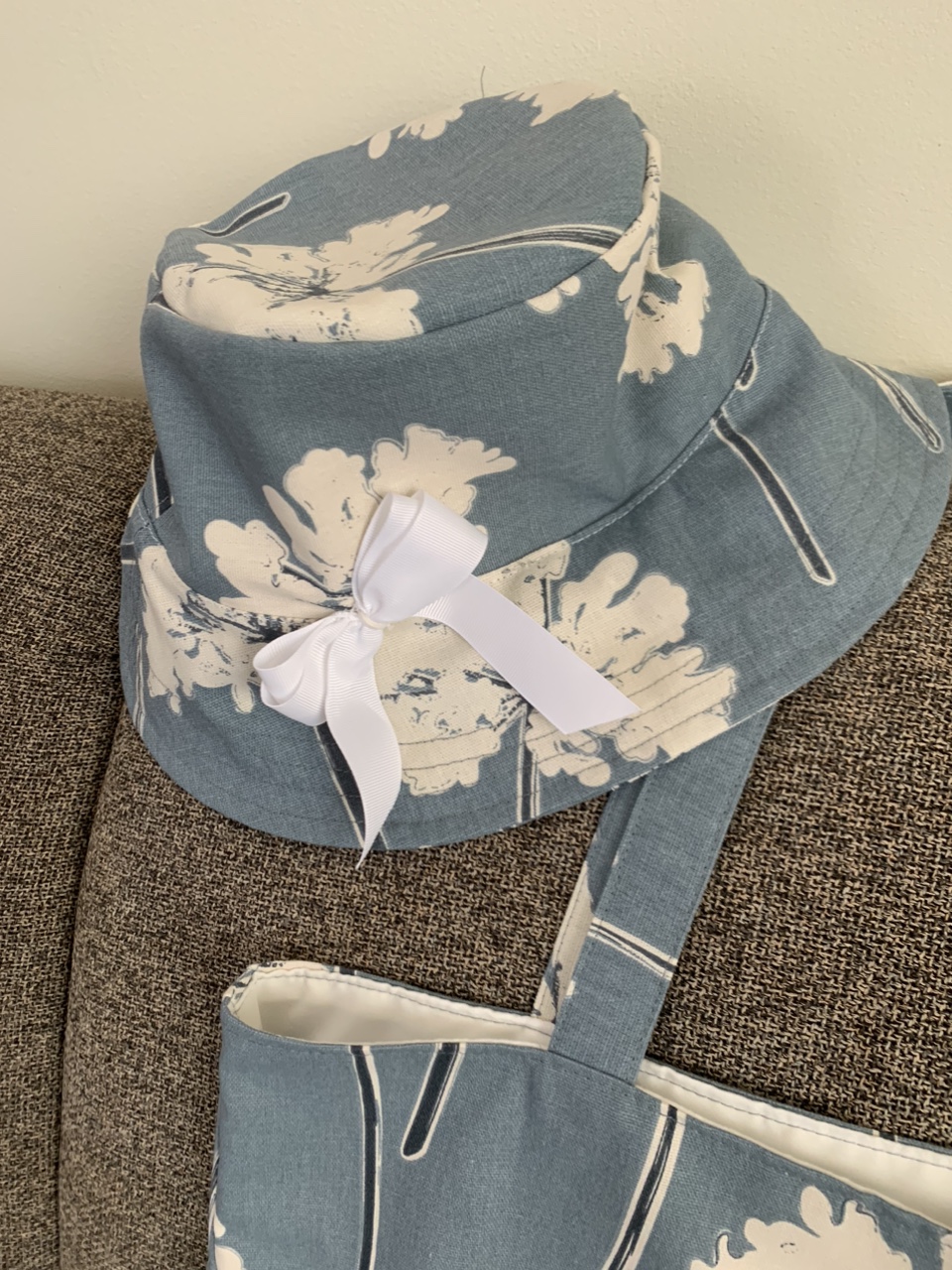 Hand sewn tote bag and hat - photo 4