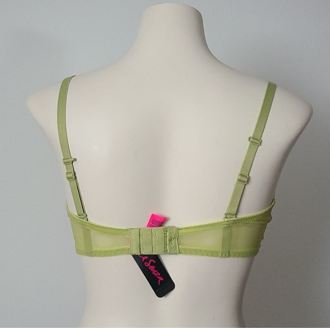 Brand NEW - La Senza Beyond Sexy Classic Plunge Bra NWT image indicator(4)