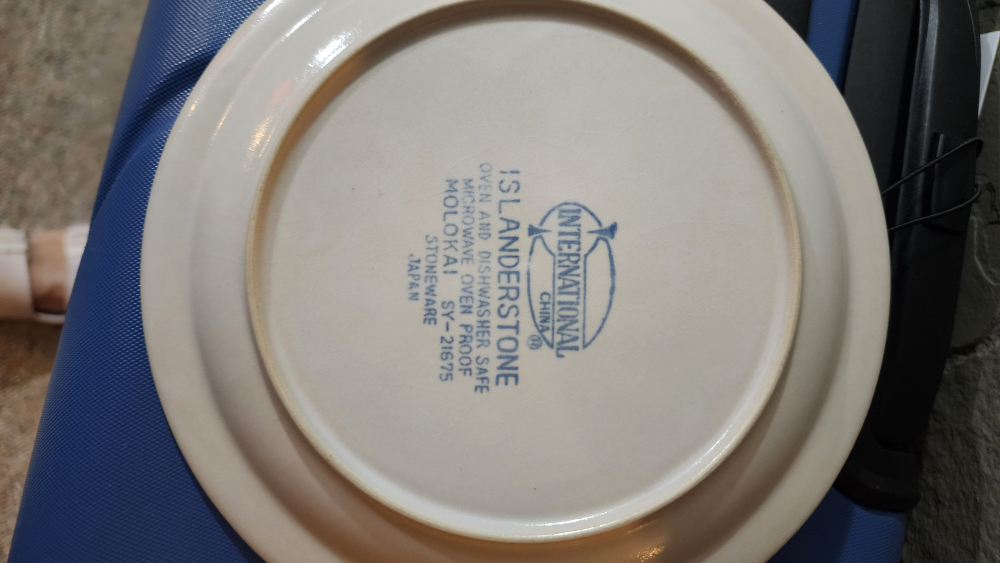 set of dinner plates - photo 2