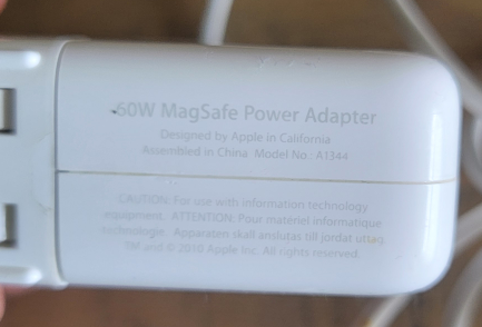 Apple genuine 60W Magsafe power adapter image indicator(2)