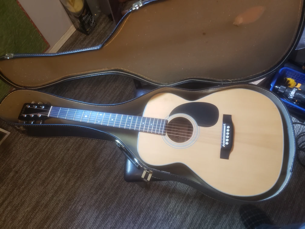 F220 Mann Acoustic Guitar W/ Hardcase Folk SZ