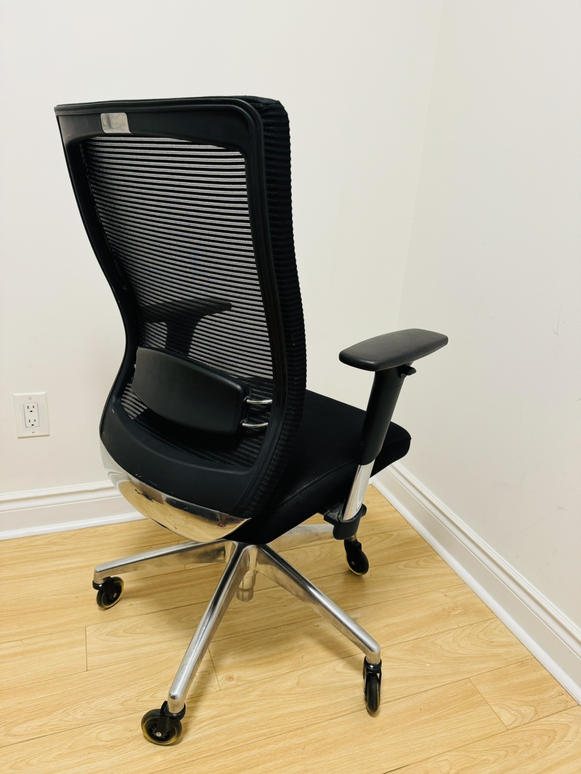 Office Chair - photo 2
