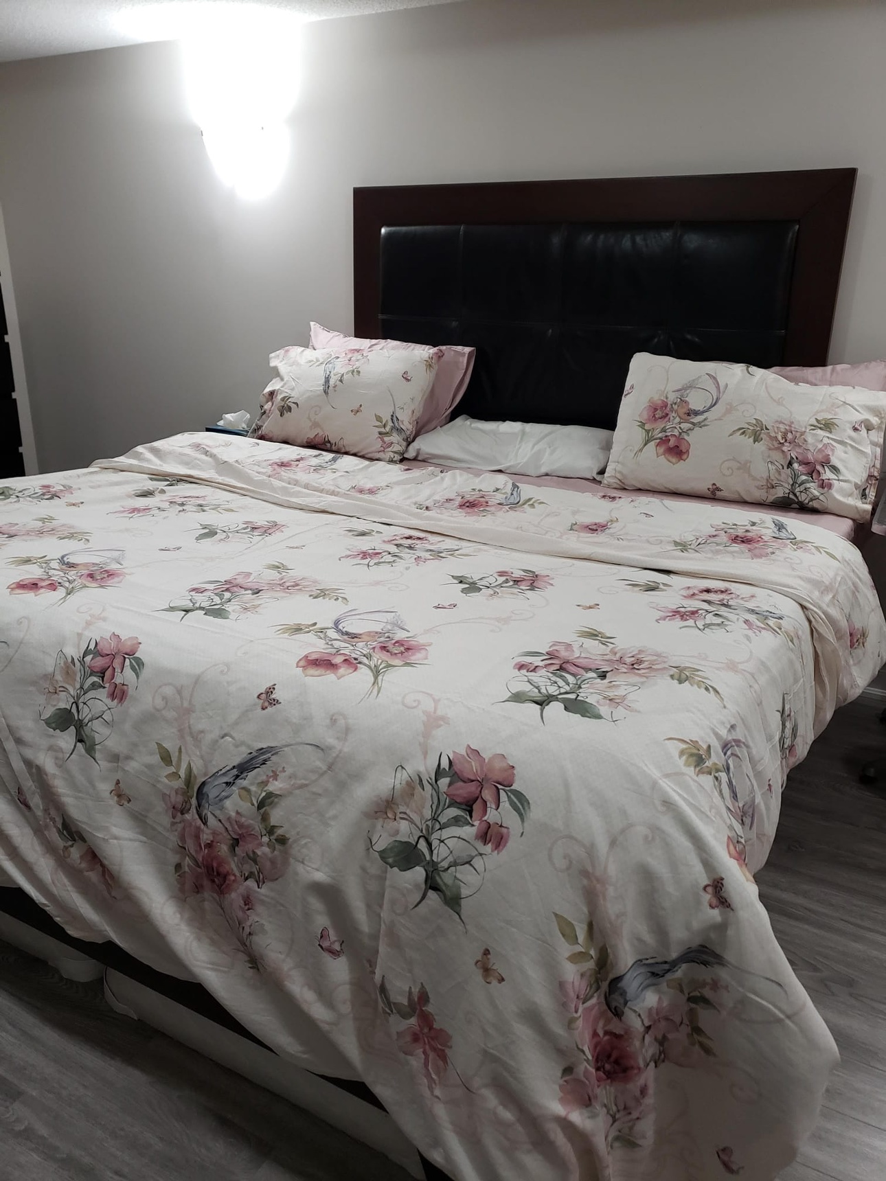 Queen bed frame great condition - photo 3