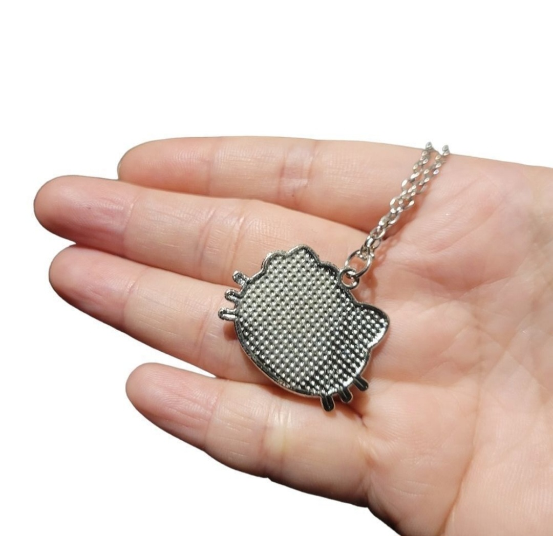 Brand New Hello Kitty Rhinestone Necklace image indicator(3)