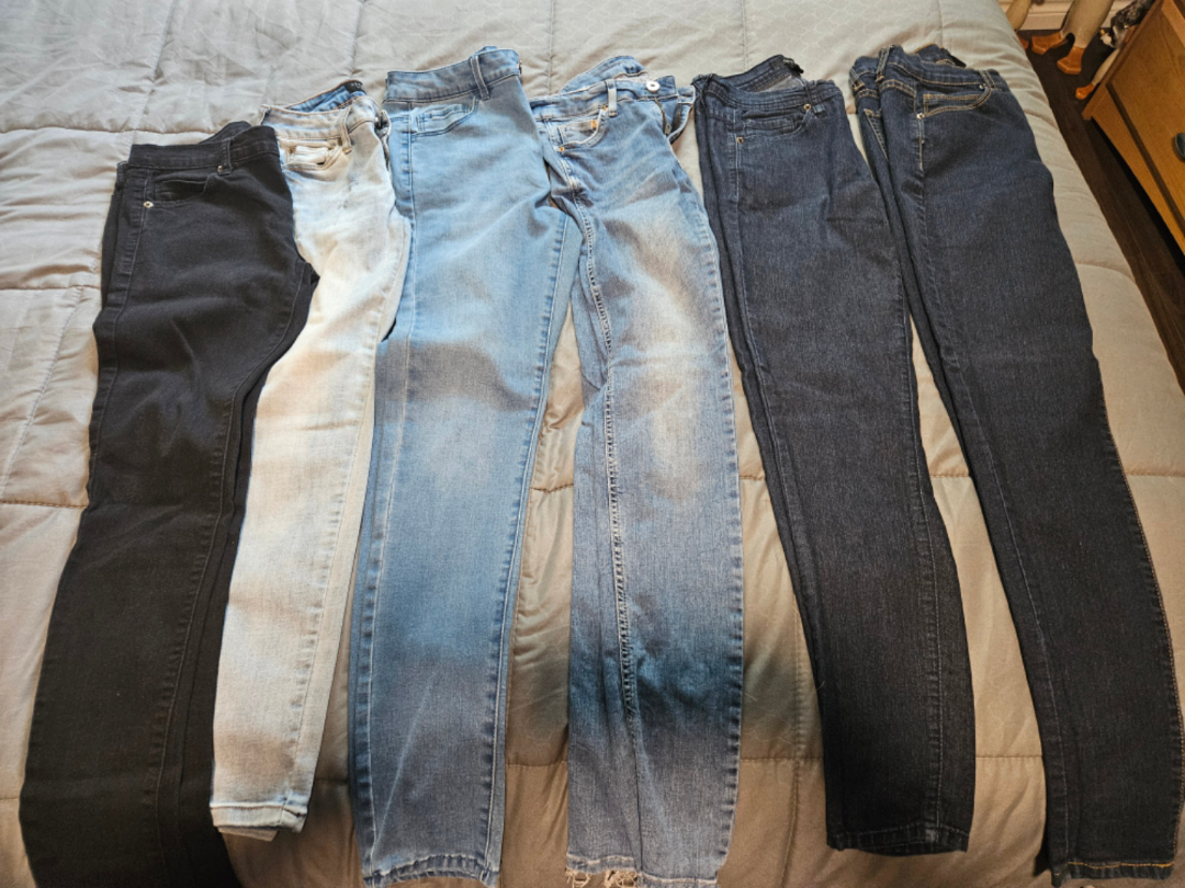 Ladies jegging lot thumbnail