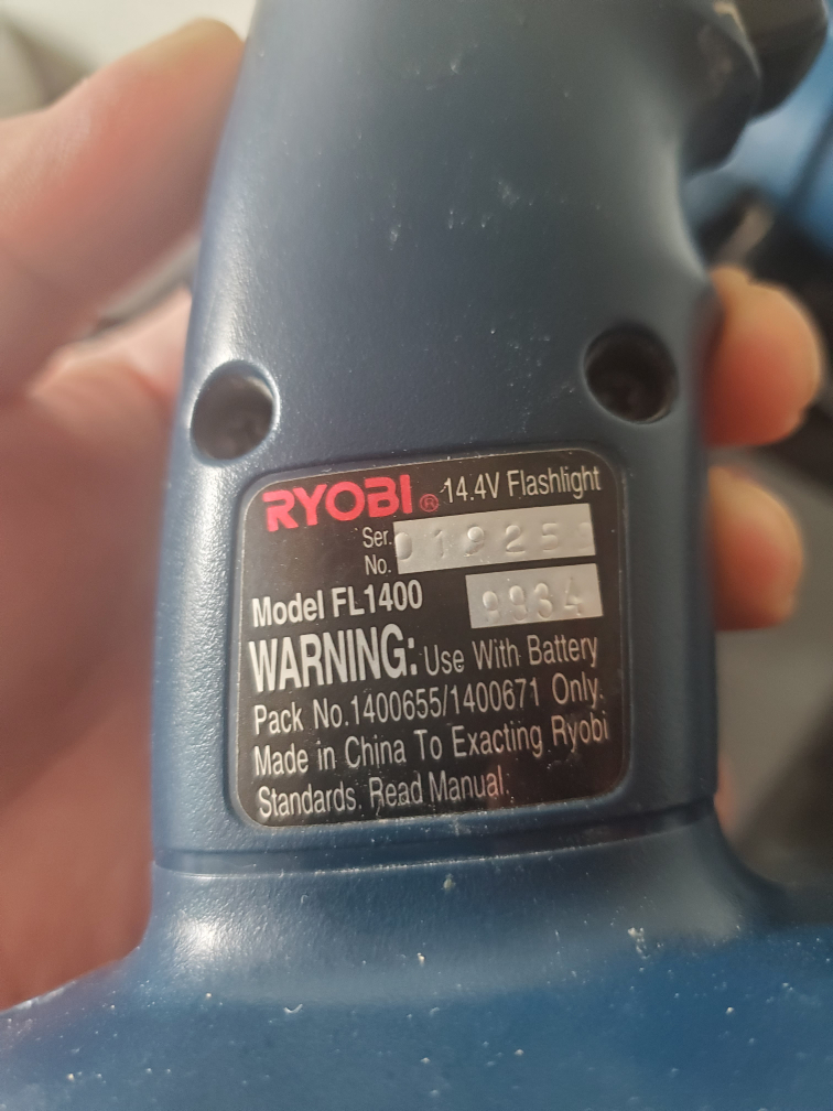 Ryobi 5 1/2" Cordless Circular Saw Charger Light 14.4v Set image indicator(3)