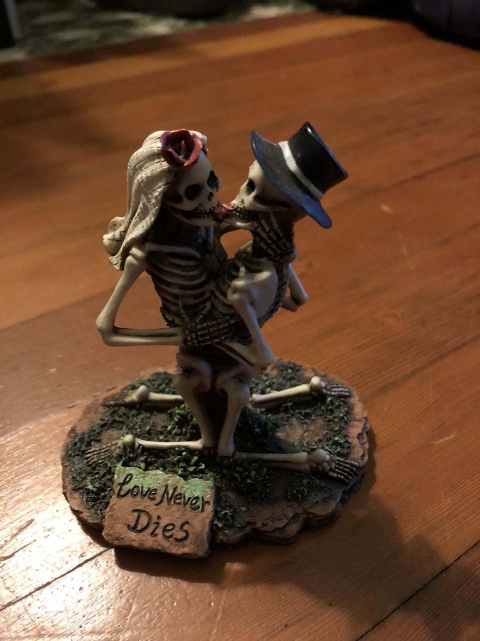 Love never dies carving