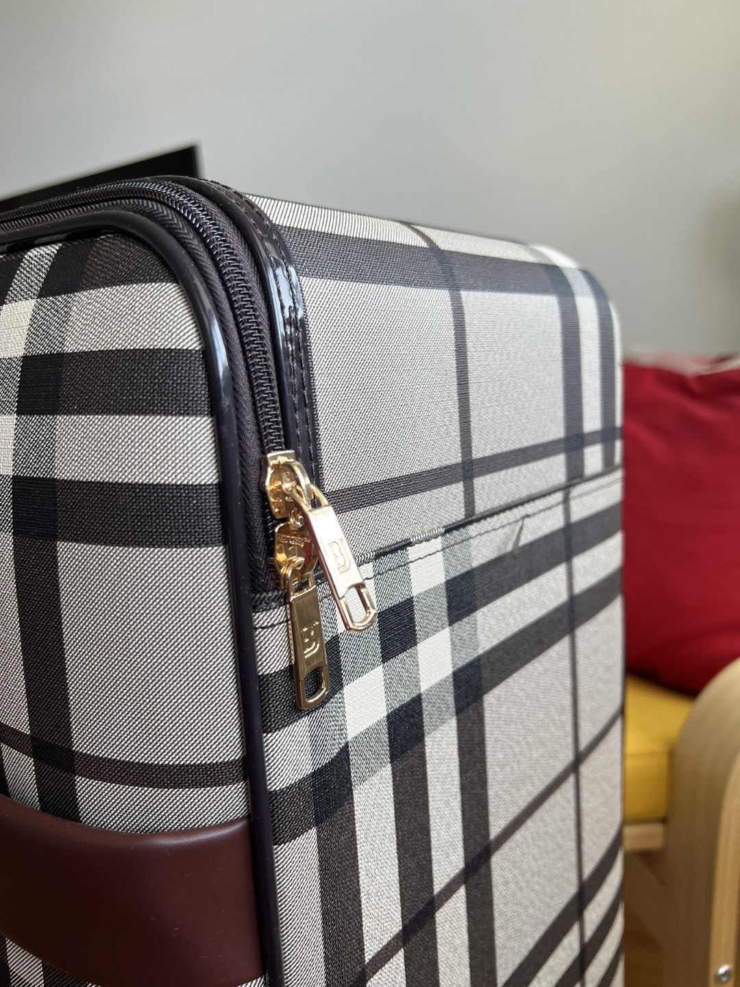 Large Travel Luggage - photo 3