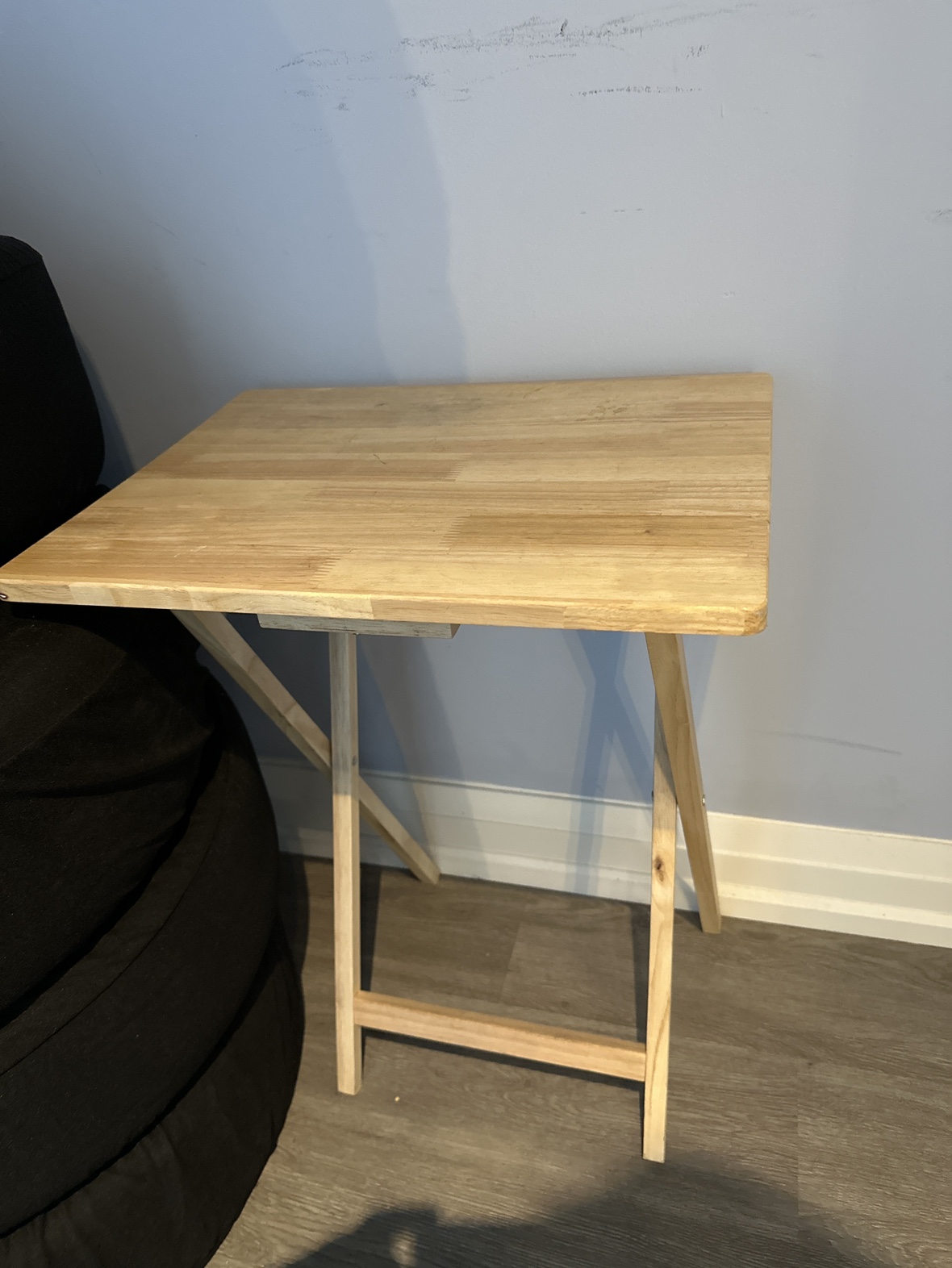 Foldable table