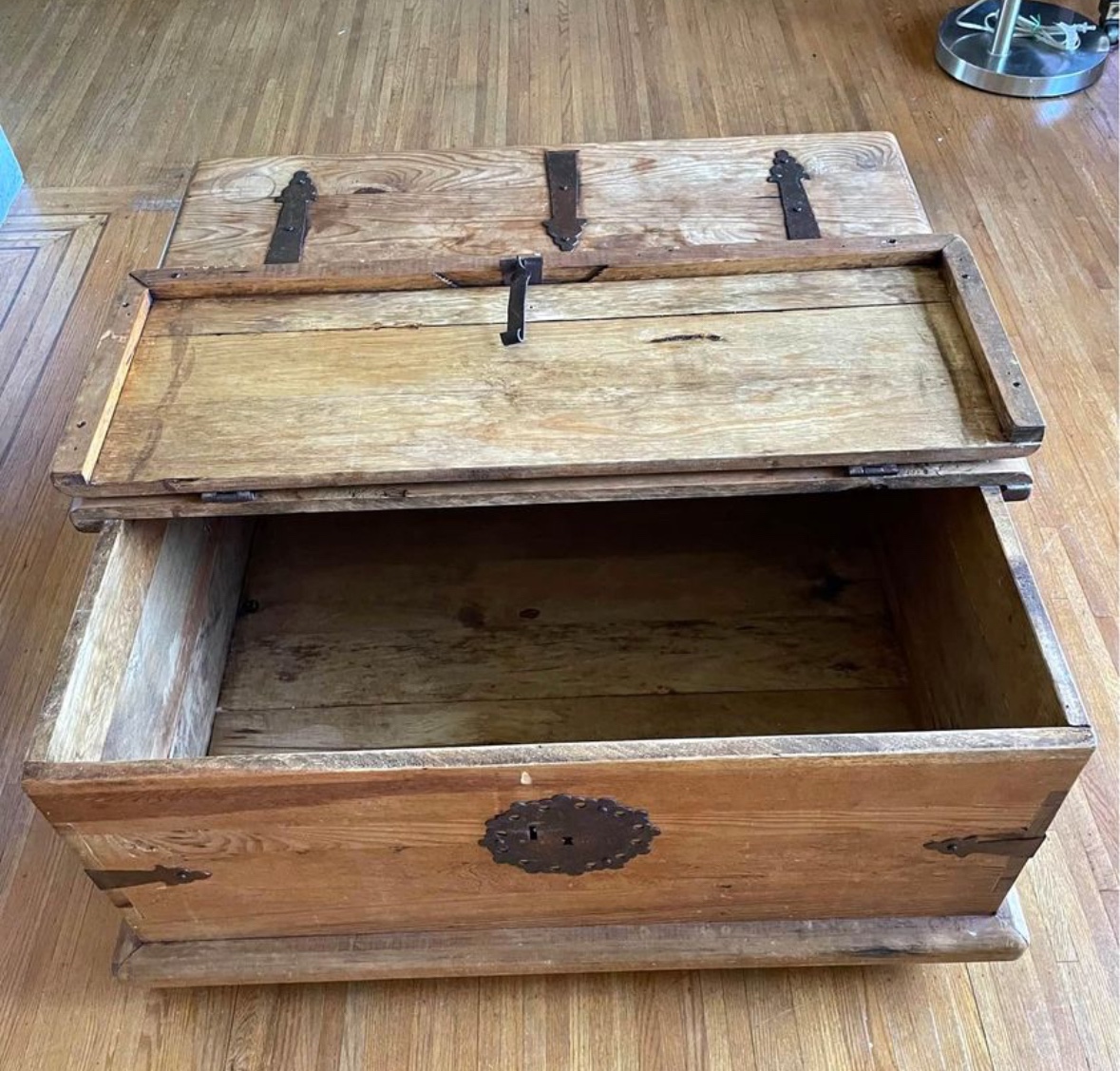 Mexican wood coffee table with storage - photo 2