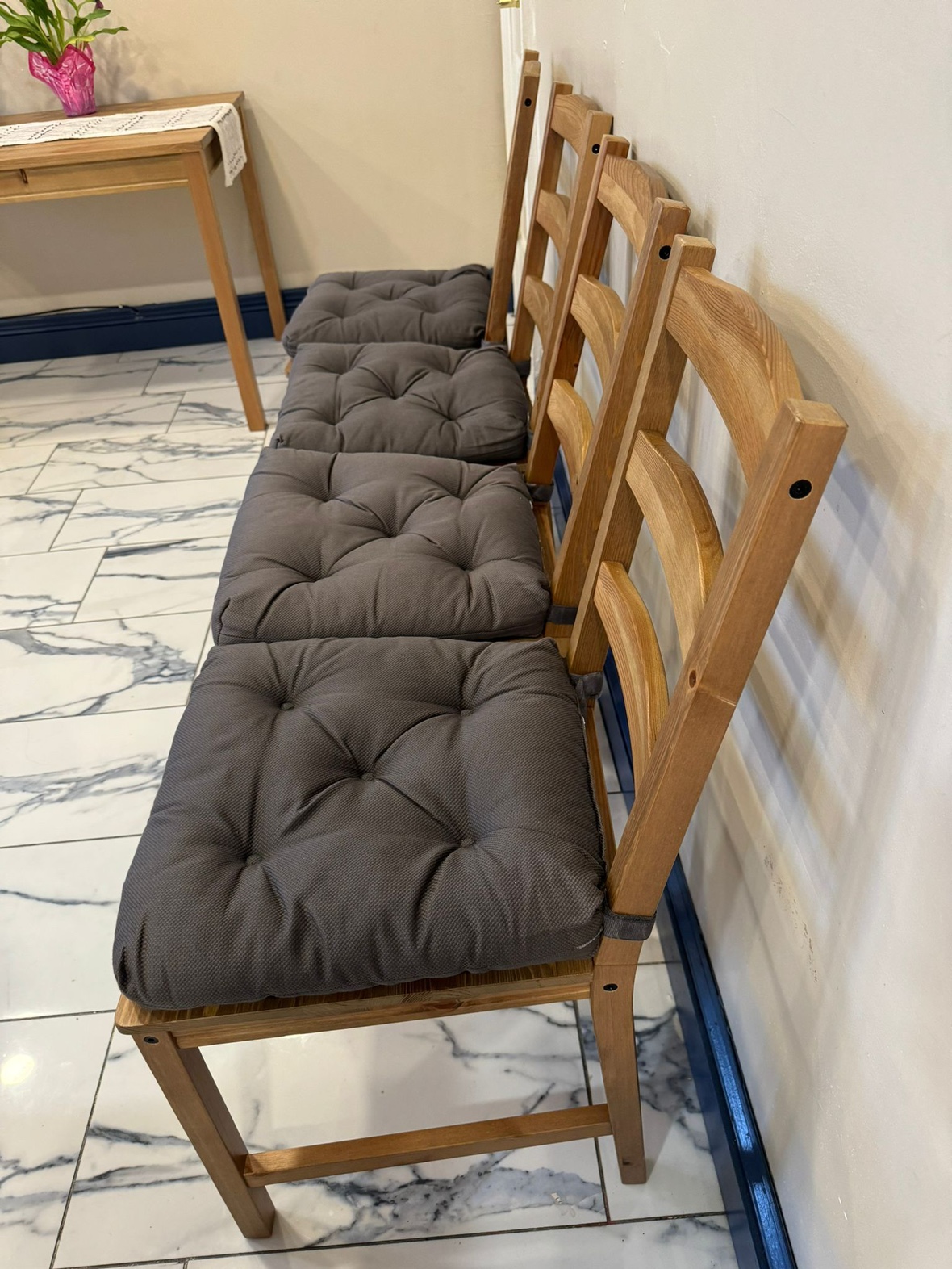 IKEA table and 4 chairs with chair pads - photo 5