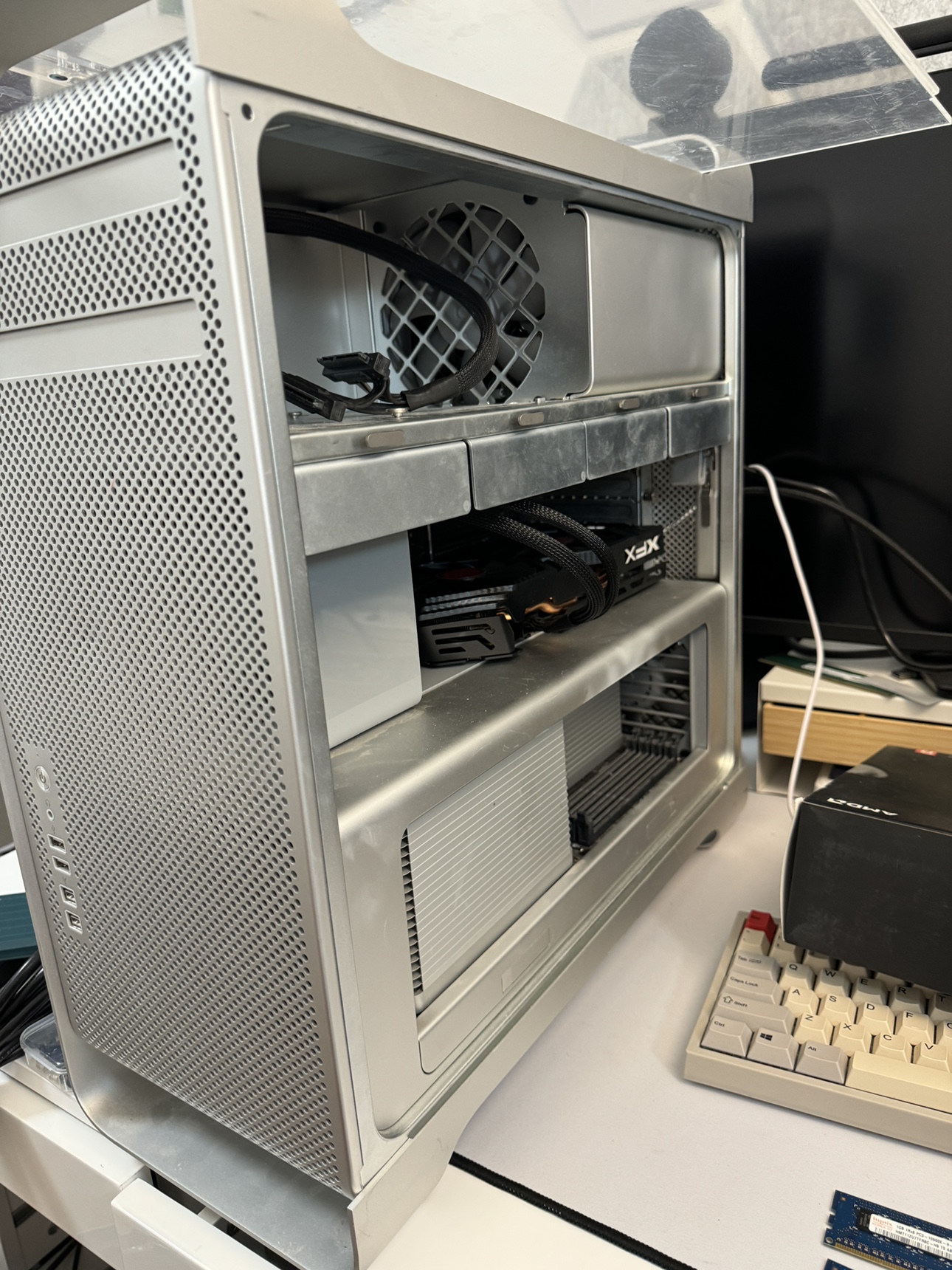 High spec Mac Pro - Eight Core (2 CPU) rx 580 etc - photo 5