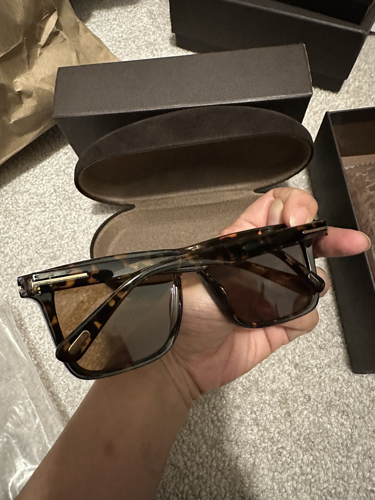 Tom ford sunglasses image indicator(2)