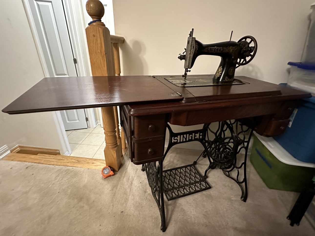 Vintage Singer Sewing Machine image indicator(3)