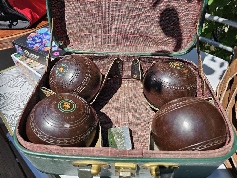 Lawn bowls - set of 4