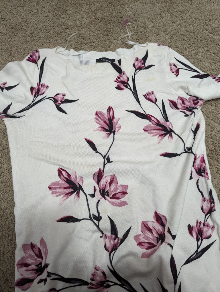 le chateau sweater image indicator(2)