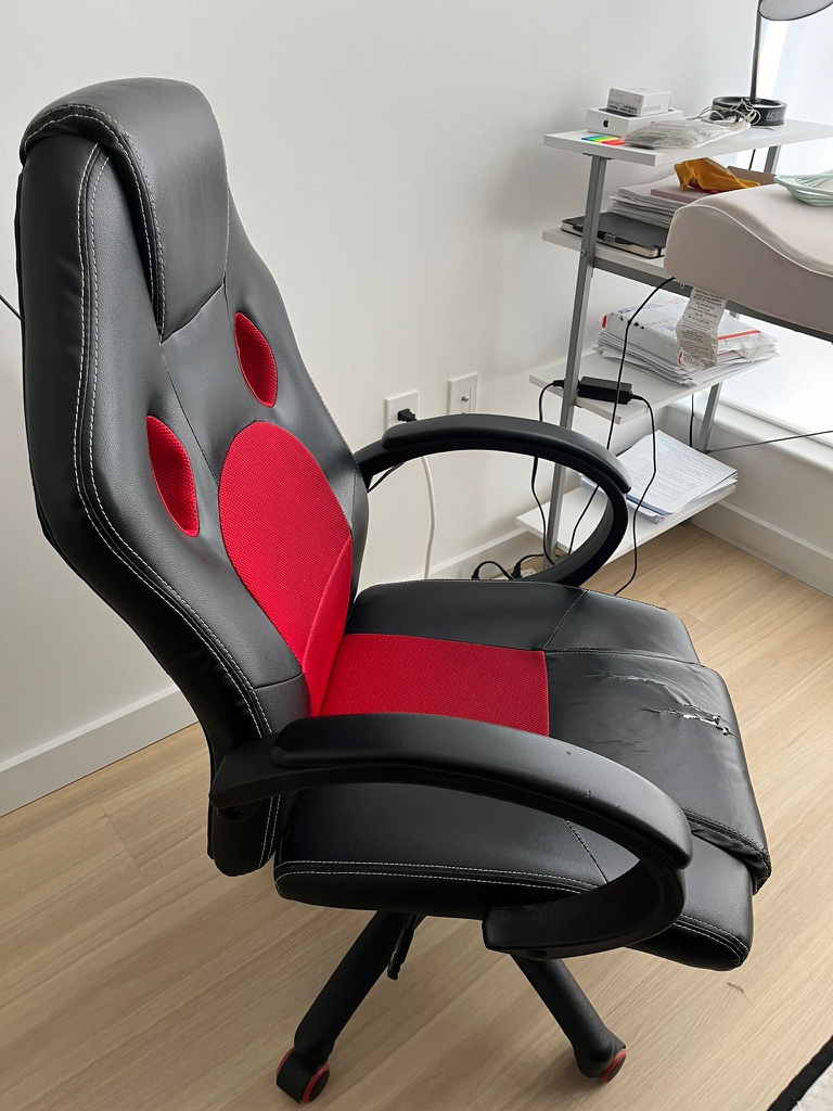 Desk/gaming chair