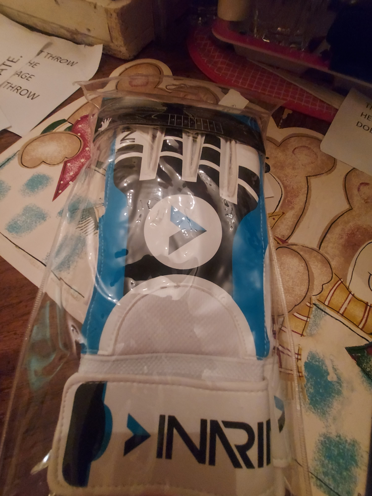 #freecycle New Goalie Gloves🥕 - photo 3