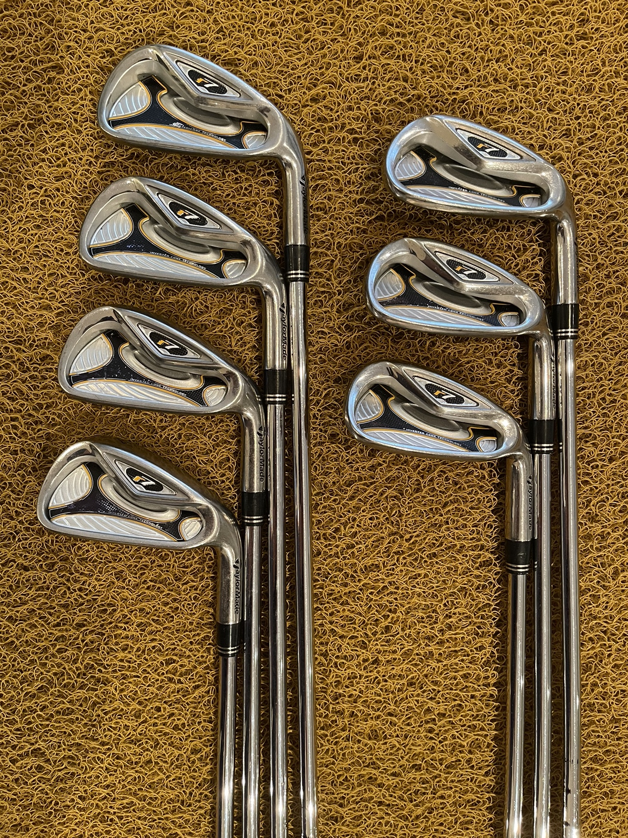 Taylormade R7 Golf Club Set Regular Flex 4-PW Right Handed