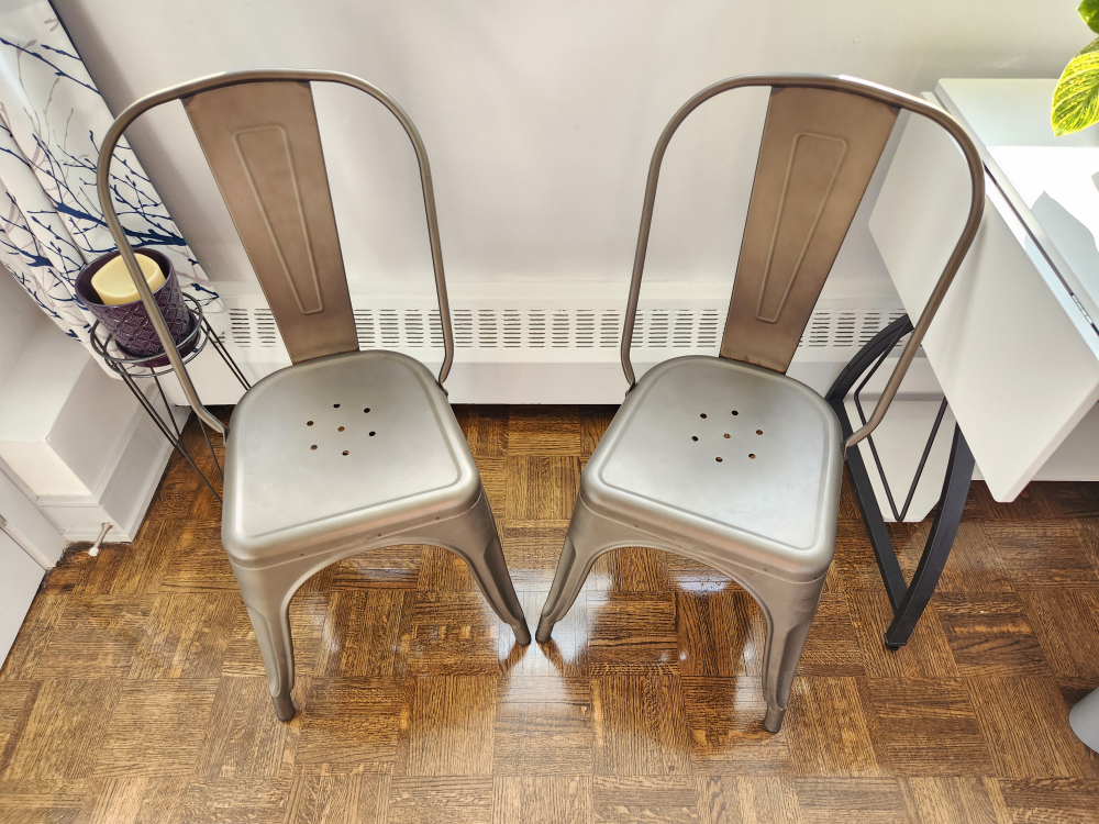 2 Aluminum Chairs image indicator(2)