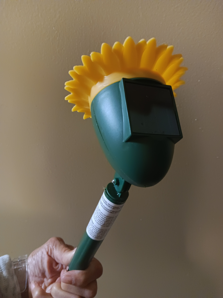 🧡 Solar light operated flor great for the garden image indicator(2)