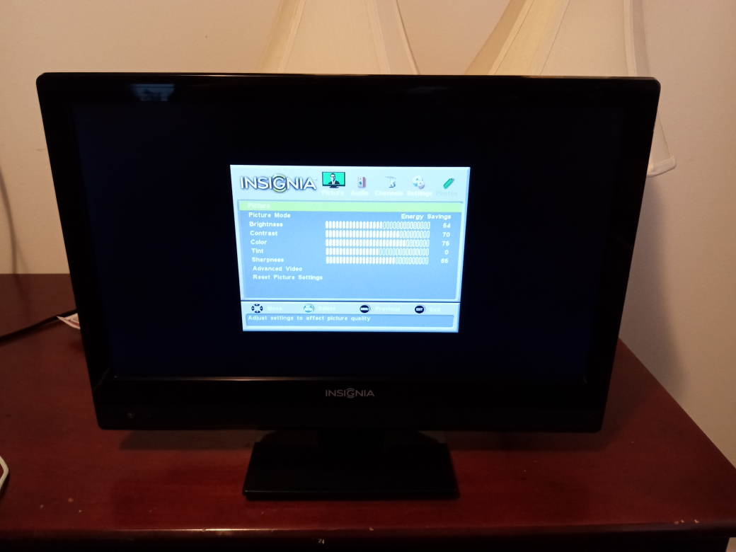 19" Insignia TV
