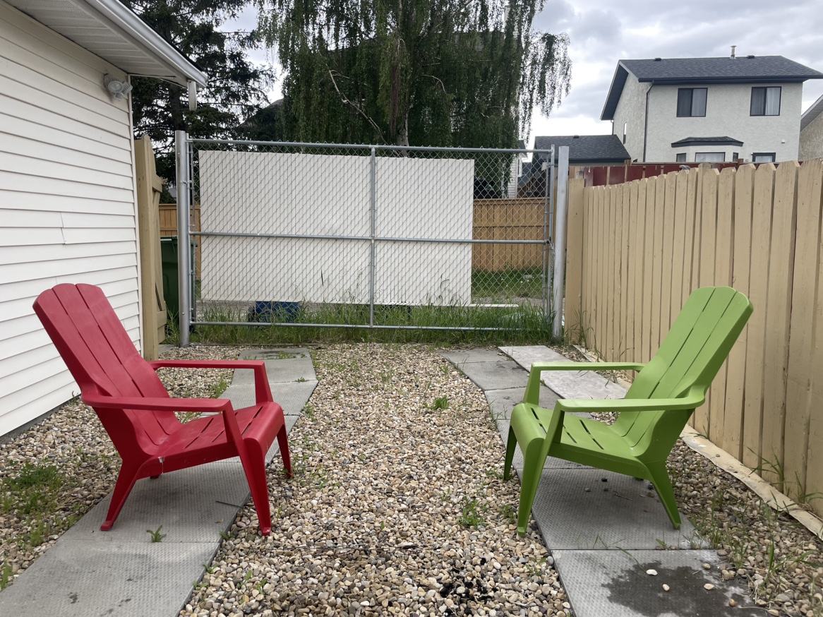 Plastic outdoor patio chair (red and green) - photo 3