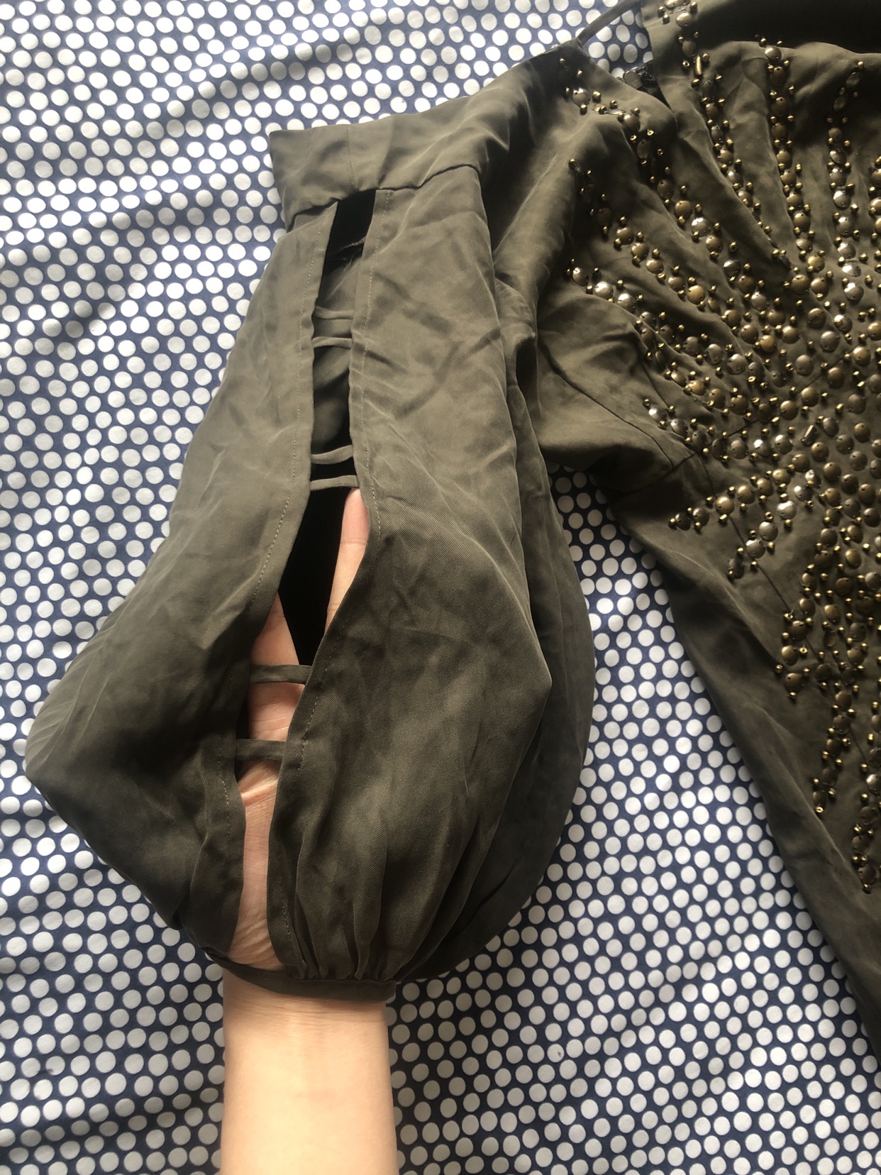 Olive coloured Metal beaded top image indicator(2)