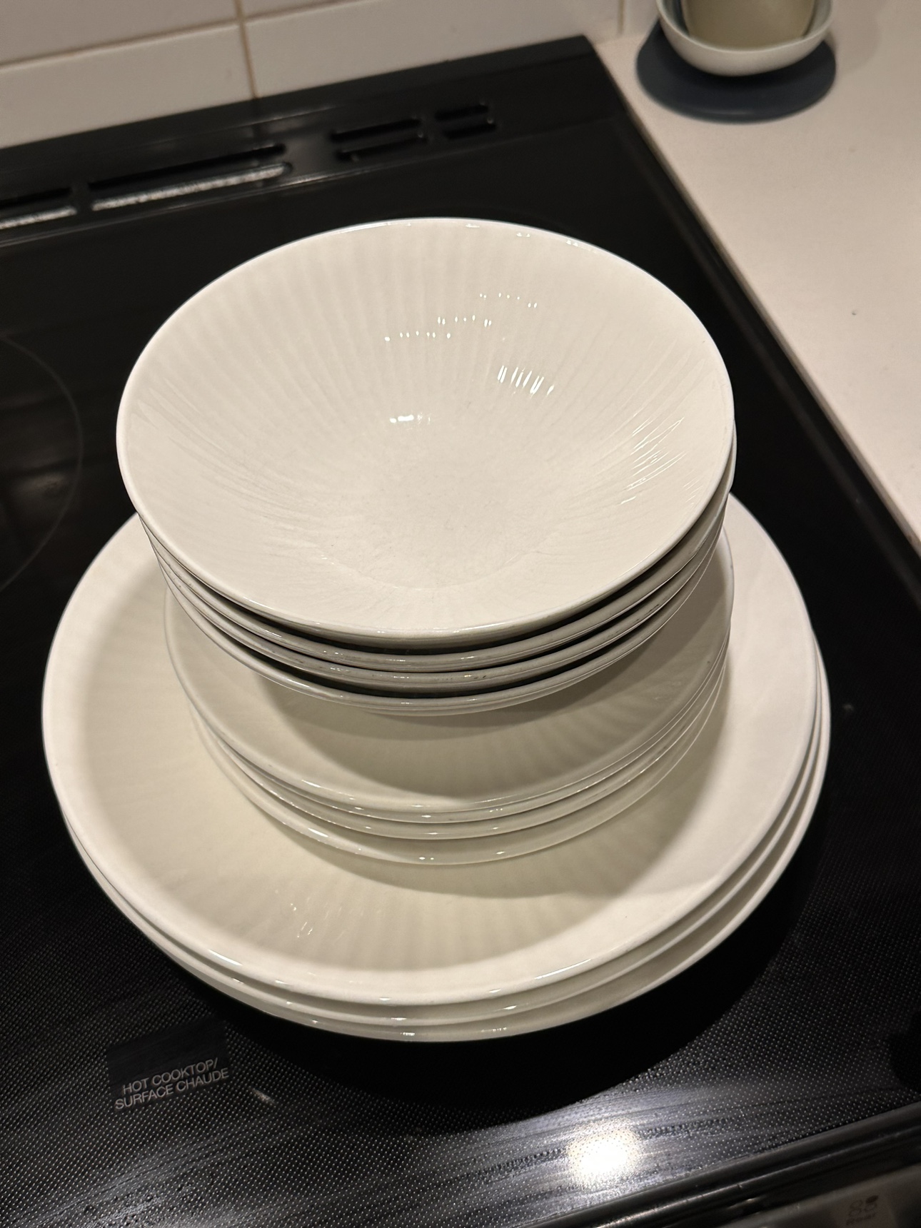 Dinnerware set - 12 pieces thumbnail