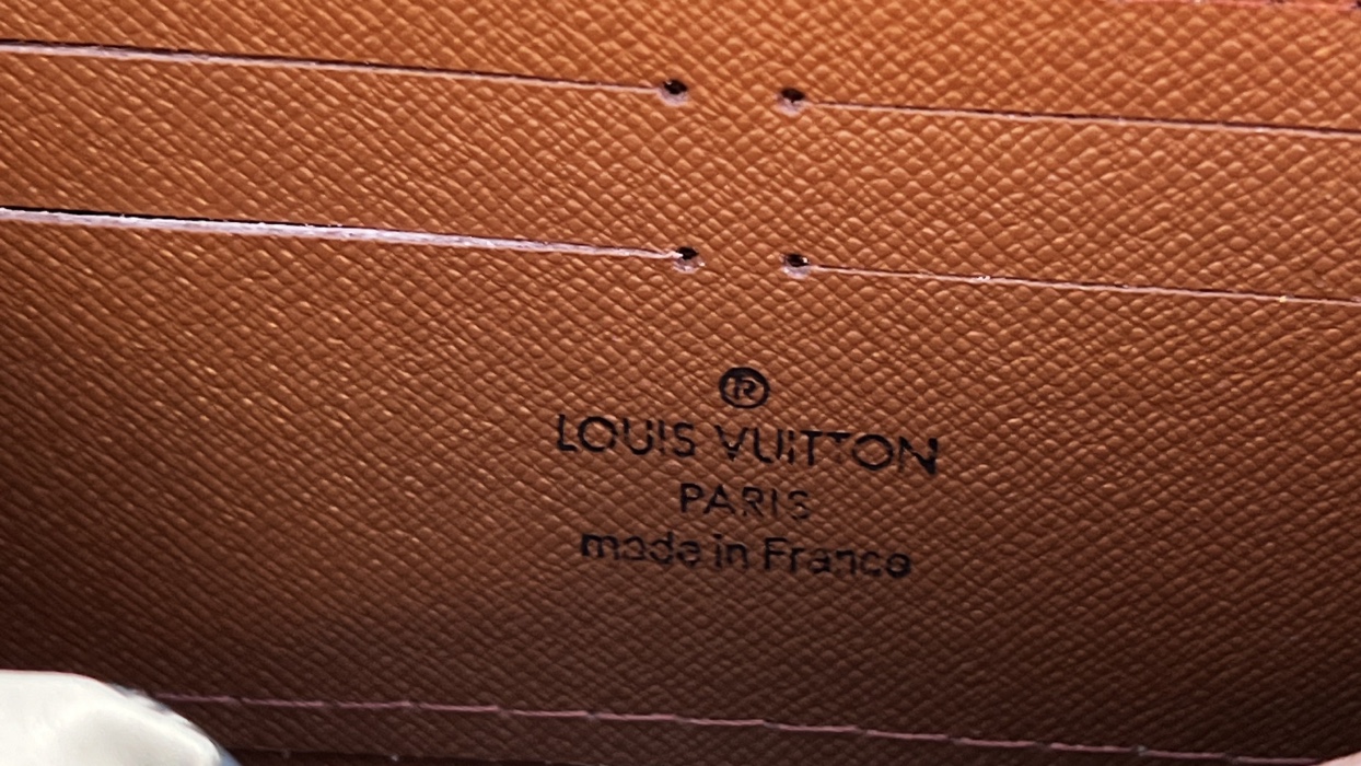LV women’s clutch. - photo 5