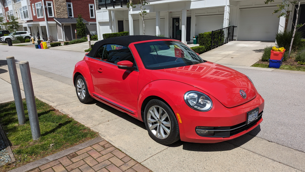 2013 VW Beetle red convertible - photo 2