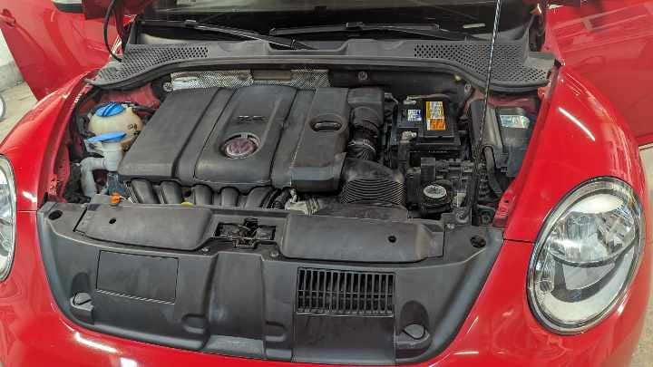 2013 VW Beetle red convertible - photo 3