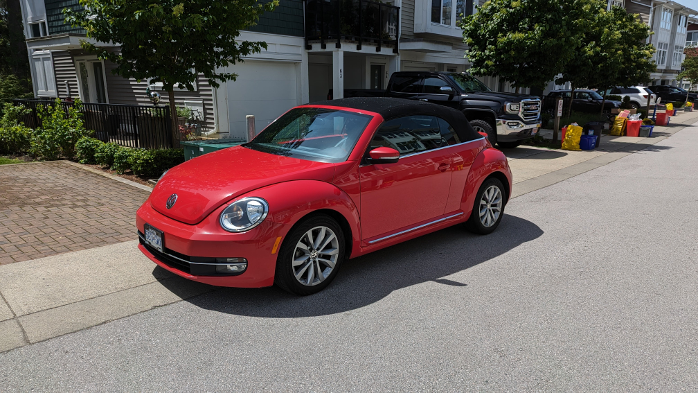 2013 VW Beetle red convertible - photo 4