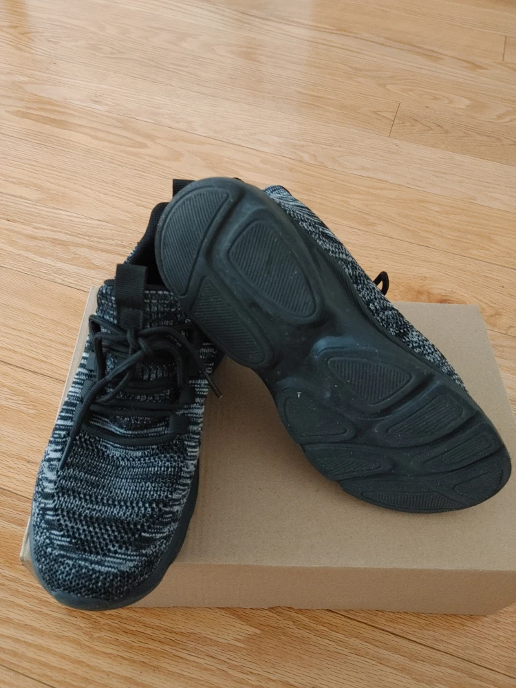 women' sneakers image indicator(4)